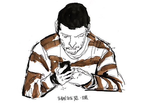 Miguel Silva com o telemóvel